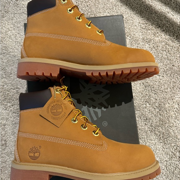 Kids Timberland Wheat Boots - Picture 1 of 7
